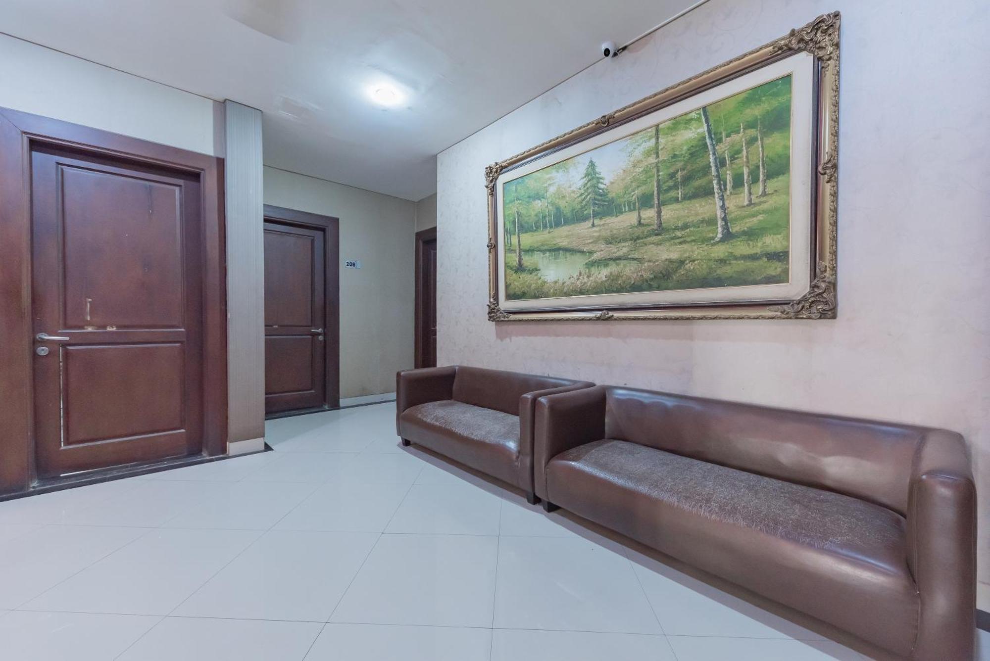 Reddoorz At La Mega Near Pasar Pagi Cirebon Hotel Ngoại thất bức ảnh