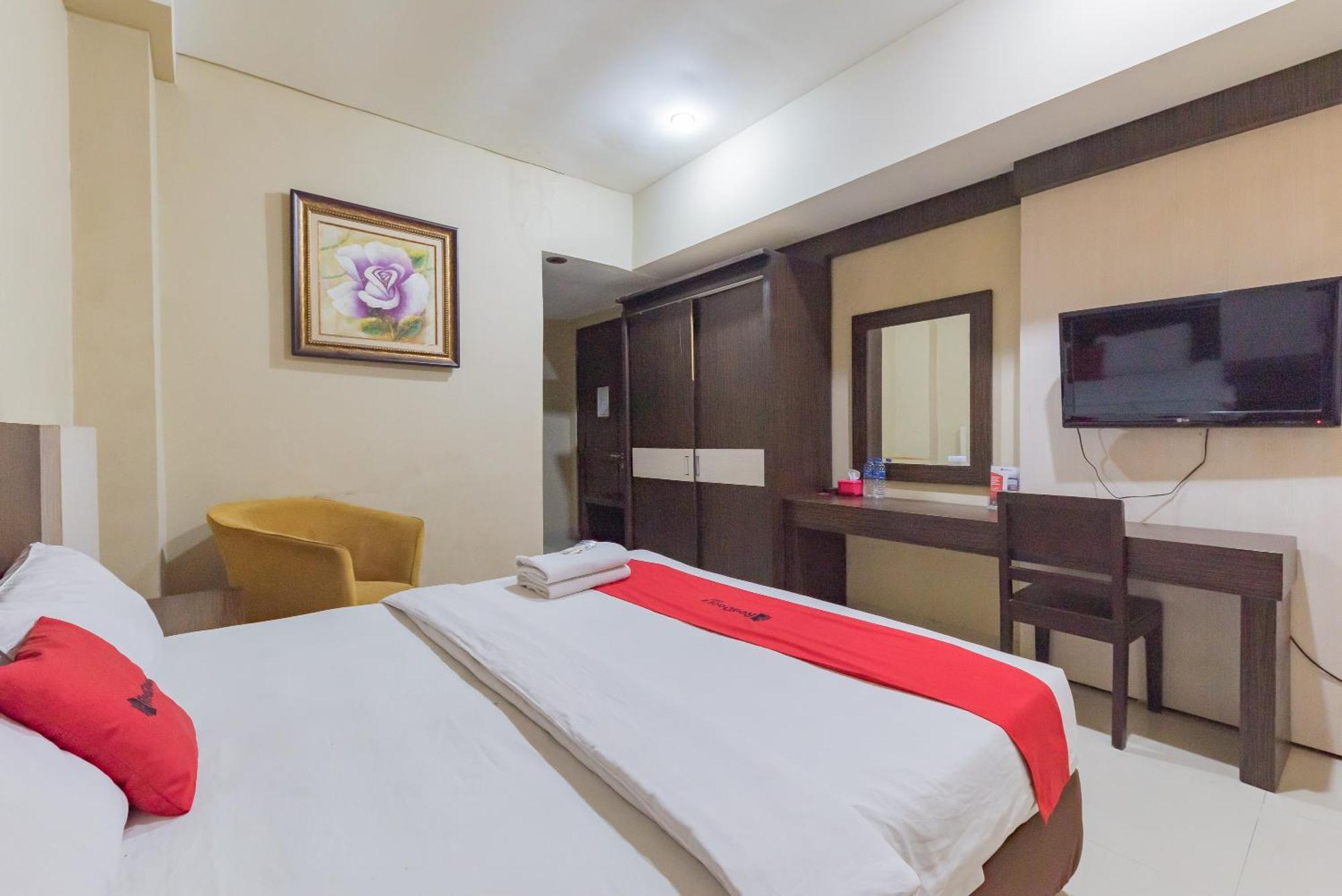 Reddoorz At La Mega Near Pasar Pagi Cirebon Hotel Ngoại thất bức ảnh